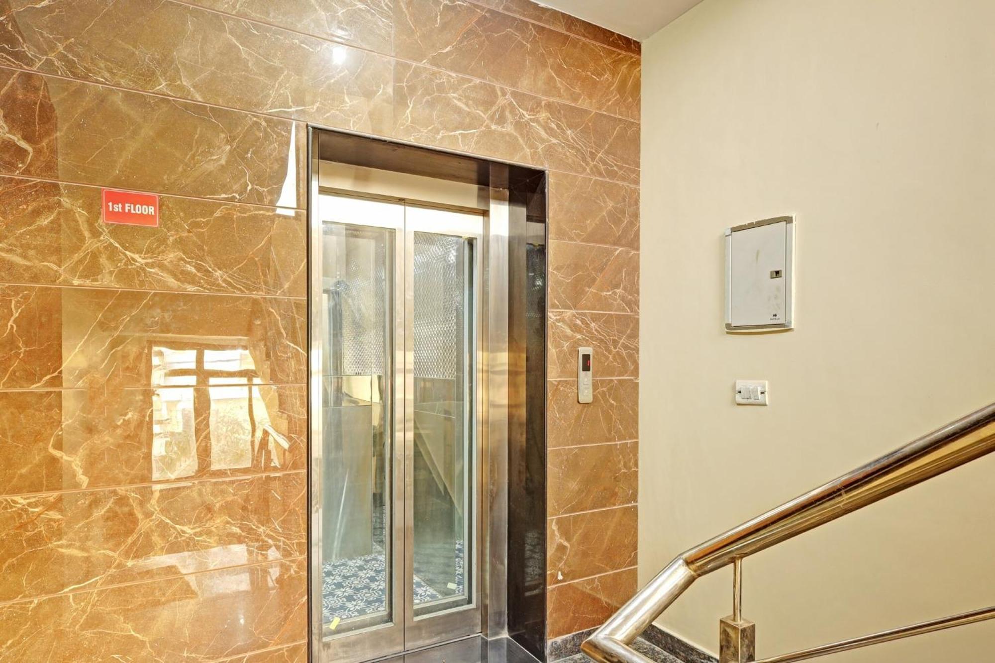 Hotel O A.K Palace New Delhi Exterior photo